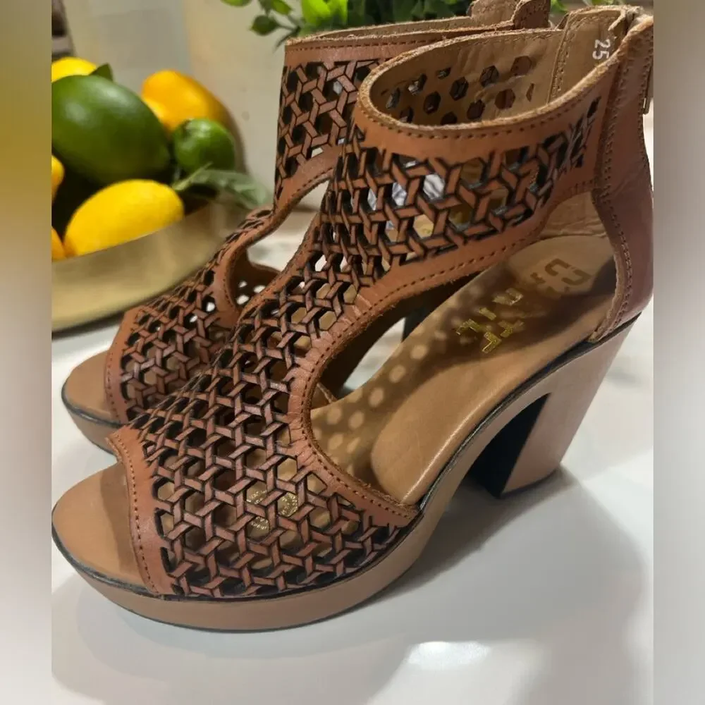 New! Handmade leather chunky heel sandals